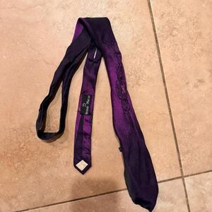 Gianni Versace  100% Silk Tie Made in Italy Purple Medallion Baroque